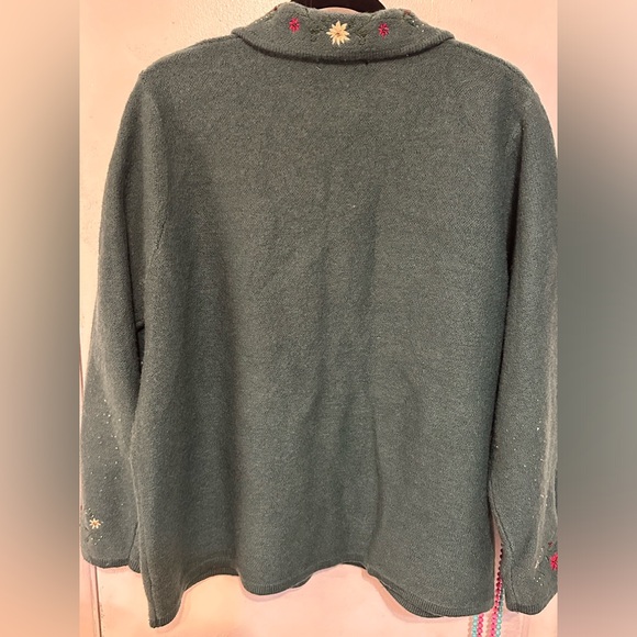 Karen Scott Women’s Green 100% Wool Holiday Gold Embroidered Cardigan Sweater 1X - Picture 4 of 4